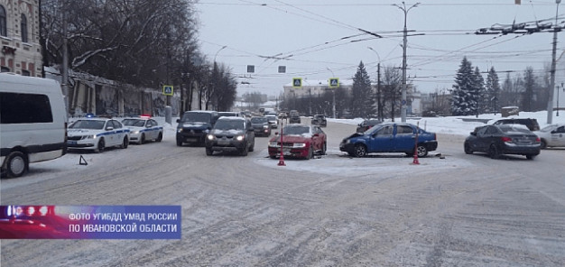 Три иномарки столкнулись в центре Иванова